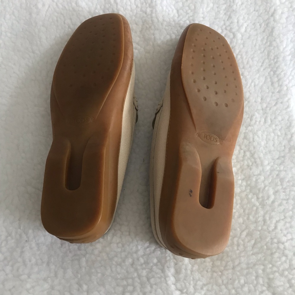 Tod’s Cream Leather Driving Loafers - Picture 11 of 14